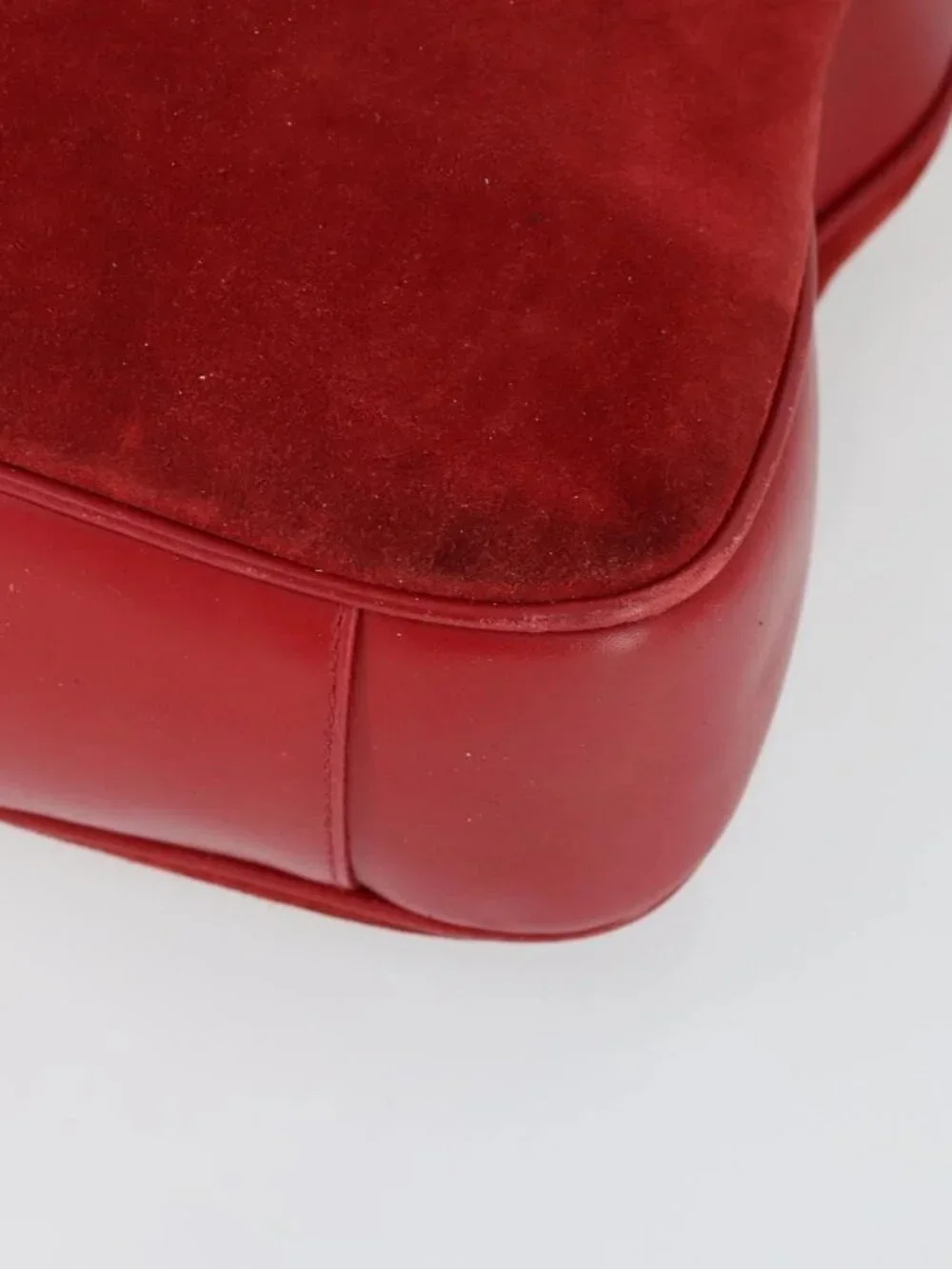 Gucci brand	gucci color	red